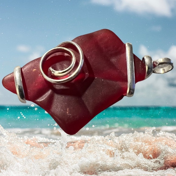 Red Pompano Beach Glass Freeform Pendant With Large Bale - Picture 2 of 3